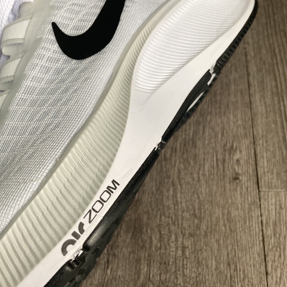 Like New Women’s Nike Air Zoom Pegasus 37 Running Shoes - Picture 14 of 16